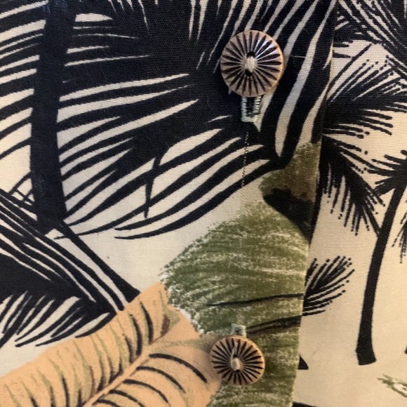 Short Sleeved Safari Type Bottom Down the Front Shirt - Picture 5 of 5